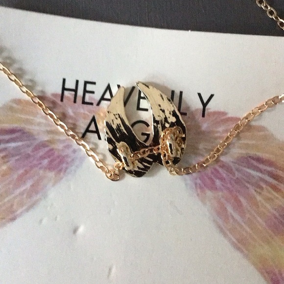 Guardian Angel Wings Necklace - Picture 6 of 7